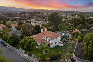 22239 Rolling Ridge Dr, Saugus, CA 91350 - Photo 2