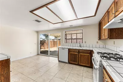 38470 Division, Palmdale, CA 93550 - Photo 16