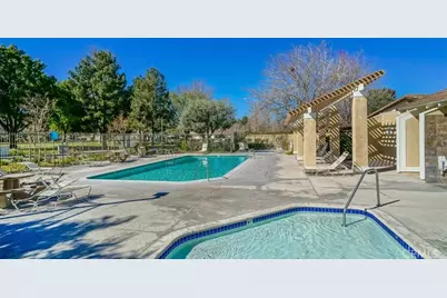 25628 Alicante, Valencia, CA 91355 - Photo 18