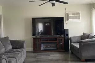 7431 Topeka Dr, Reseda, CA 91335 - Photo 2