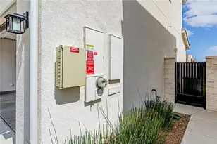 27009 California Ct, Valencia, CA 91381 - Photo 32