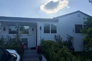 1122 N Beachwood, Burbank, CA 91506 - Photo 1