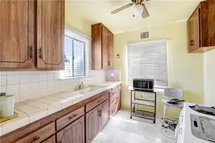 358 E 104th, Los Angeles, CA 90003 - Photo 10