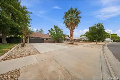 43818 Halcom, Lancaster, CA 93536 - Photo 2