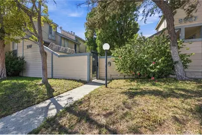 9927 Independence Avenue #C, Chatsworth, CA 91311 - Photo 32