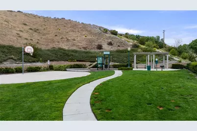 28024 Catherine, Canyon Country, CA 91351 - Photo 32