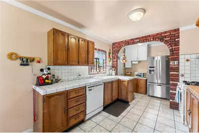 13007 Glenoaks Boulevard, Sylmar, CA 91342 - Photo 8