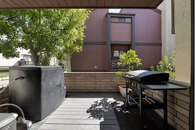 21931 Burbank Boulevard #25, Woodland Hills, CA 91367 - Photo 18