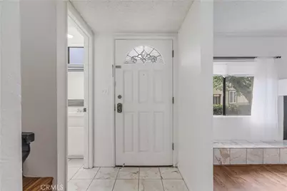 6746 Encino Avenue #2, Lake Balboa, CA 91406 - Photo 2