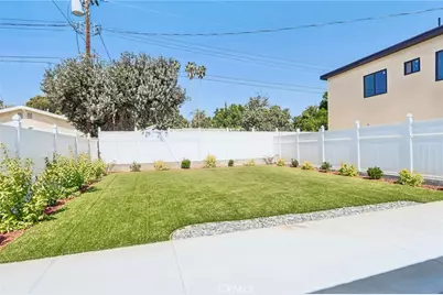 22241 Wyandotte, Canoga Park, CA 91303 - Photo 16