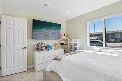 22241 Wyandotte Street, Canoga Park, CA 91303 - Photo 14