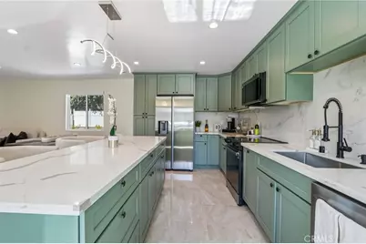 22241 Wyandotte Street, Canoga Park, CA 91303 - Photo 10