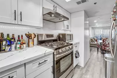 6545 Reseda Boulevard #6, Reseda, CA 91335 - Photo 4