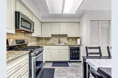 500 Jackson Place #302, Glendale, CA 91206 - Photo 2