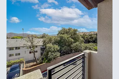 946 Warwick, Thousand Oaks, CA 91360 - Photo 40