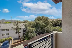 946 Warwick, Thousand Oaks, CA 91360 - Photo 40