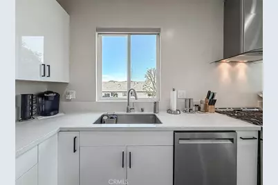 946 Warwick, Thousand Oaks, CA 91360 - Photo 24