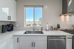 946 Warwick, Thousand Oaks, CA 91360 - Photo 24