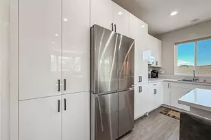 946 Warwick, Thousand Oaks, CA 91360 - Photo 22