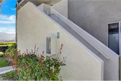 21309 Eucalyptus #203, Newhall, CA 91321 - Photo 2