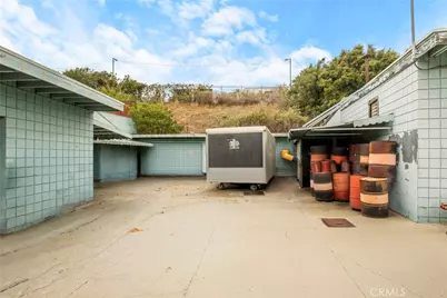 335 E Beach Avenue, Inglewood, CA 90302 - Photo 8
