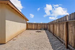 21041 Vivian Ct, California City, CA 93505 - Photo 34