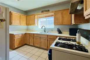 10416 Cayuga, Pacoima, CA 91331 - Photo 12