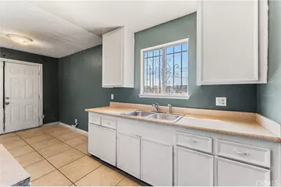 16227 Juniper, Hesperia, CA 92345 - Photo 4