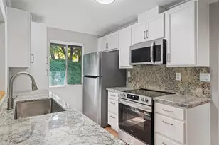 26331 Oakspur Dr, Newhall, CA 91321 - Photo 2