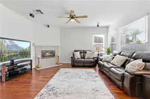 28473 Connick Pl, Saugus, CA 91350 - Photo 6