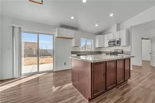 10016 Mendiburu, California City, CA 93505 - Photo 8