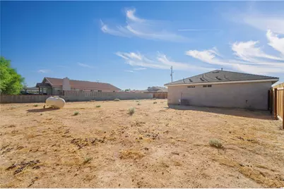 10016 Mendiburu, California City, CA 93505 - Photo 22