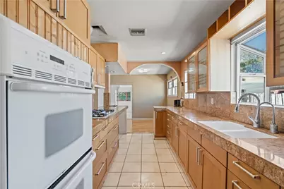 10561 Marklein, Los Angeles, CA 91345 - Photo 12