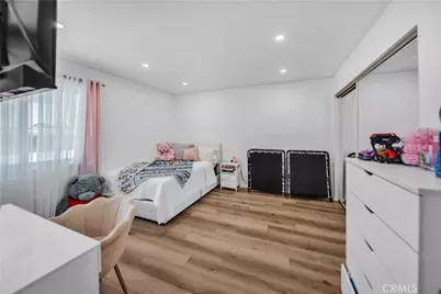 13412 Burbank, Sherman Oaks, CA 91401 - Photo 16