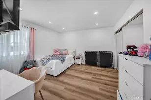 13412 Burbank, Sherman Oaks, CA 91401 - Photo 16