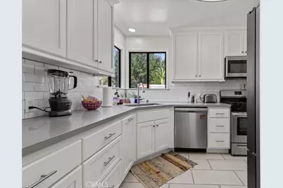 8944 Darby Avenue, Northridge, CA 91325 - Photo 8