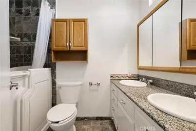 16819 Wyandotte Street, Lake Balboa, CA 91406 - Photo 24