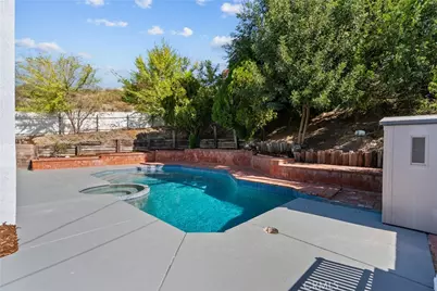 24716 Fain, Newhall, CA 91321 - Photo 32