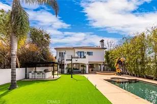 23123 Oxnard, Woodland Hills, CA 91367 - Photo 1