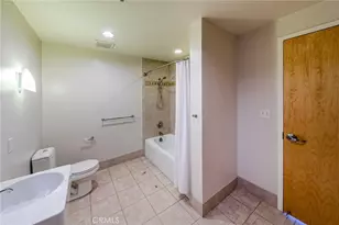 1111 S Grand Ave, Los Angeles, CA 90015 - Photo 24