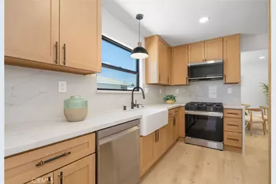 17200 Lanark Street, Lake Balboa, CA 91406 - Photo 6