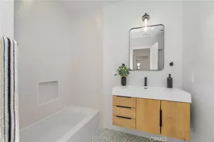 17200 Lanark St, Lake Balboa, CA 91406 - Photo 16
