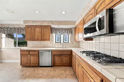 22200 Barbacoa Drive, Saugus, CA 91350 - Photo 16
