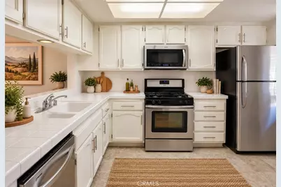 21040 Parthenia Street #29, Canoga Park, CA 91304 - Photo 6