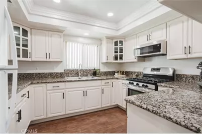6420 Hazeltine Avenue #4, Van Nuys, CA 91401 - Photo 10