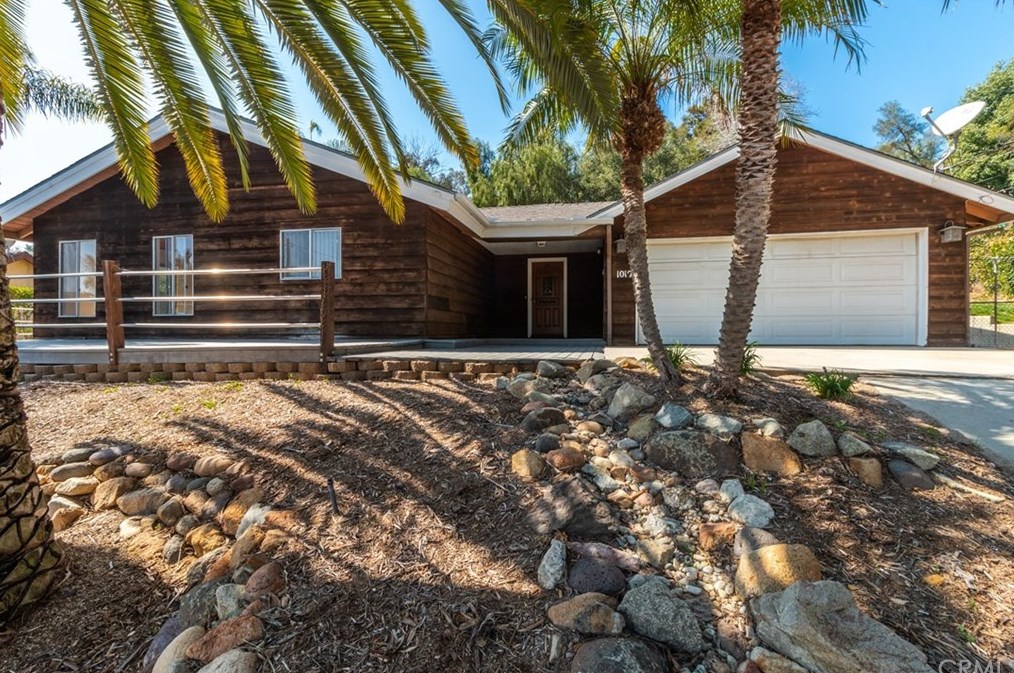 1012 Santa Margarita Dr, Fallbrook, CA 92028-1630