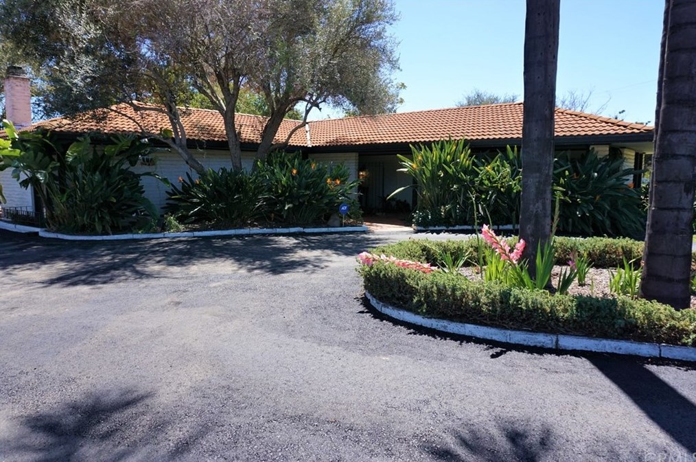 224 Tumble Creek Ln, Fallbrook, CA 92028-2542