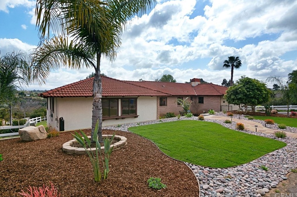 2978 Mackey Dr, Fallbrook, CA 92028-9546