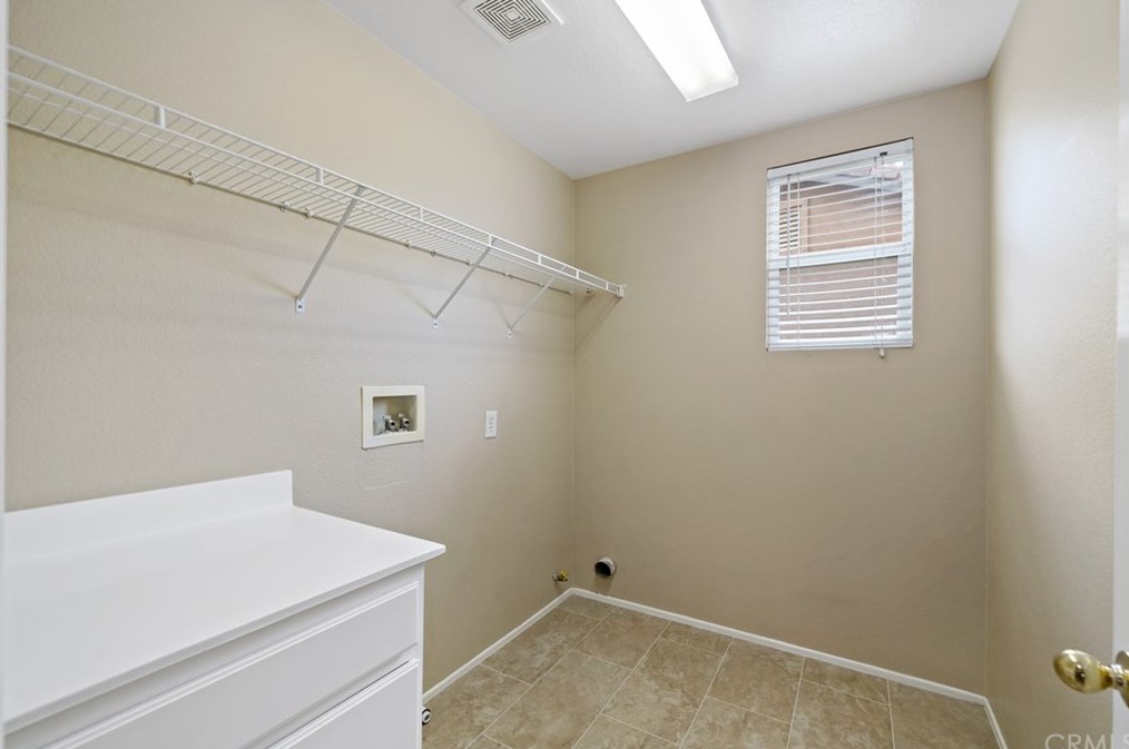 38941 Red Post Cir, Murrieta CA  92563-6206 exterior
