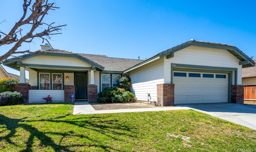 5795 Lincoln Ave, Hemet, CA 92544-1757